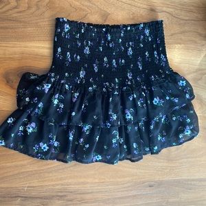 wayf woman’s black floral printed skirt